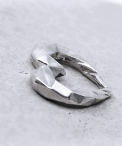 Herz gross zulaufend Kantenliebe Silberschmuck Anhaenger polygonal eckig Seitenansicht